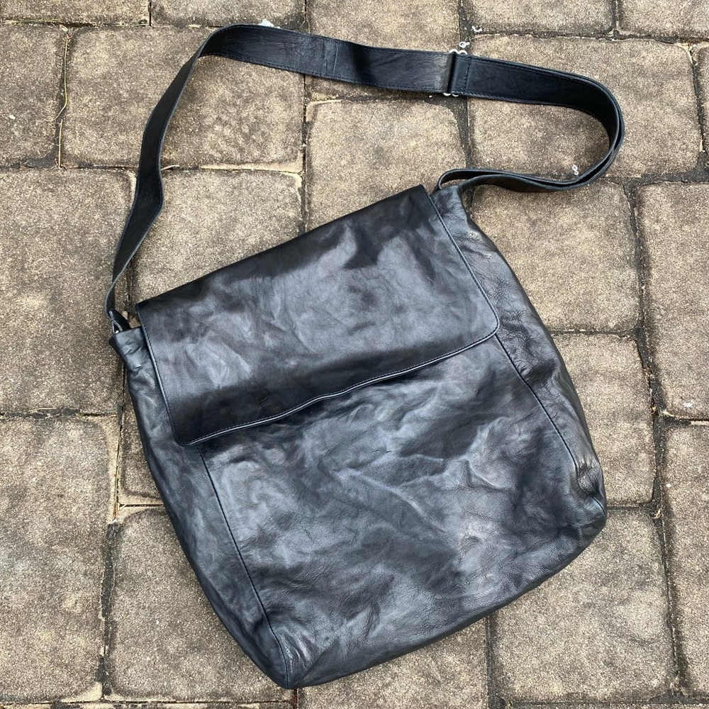 M0851 Crinkle Leather PM24 Flap Messenger Bag